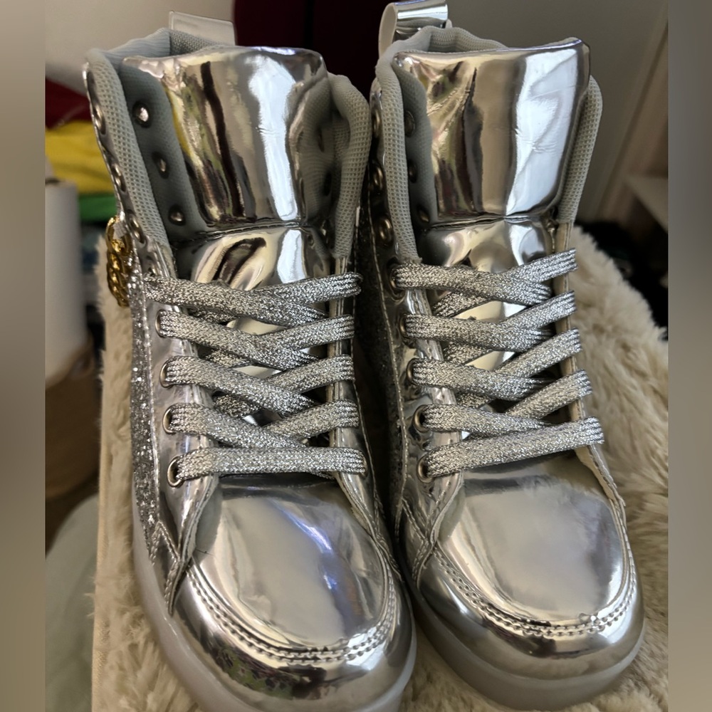 NWOT Silver Glitter High-Top Sneakers w/Gold Chain & 8 light variations, Size 4